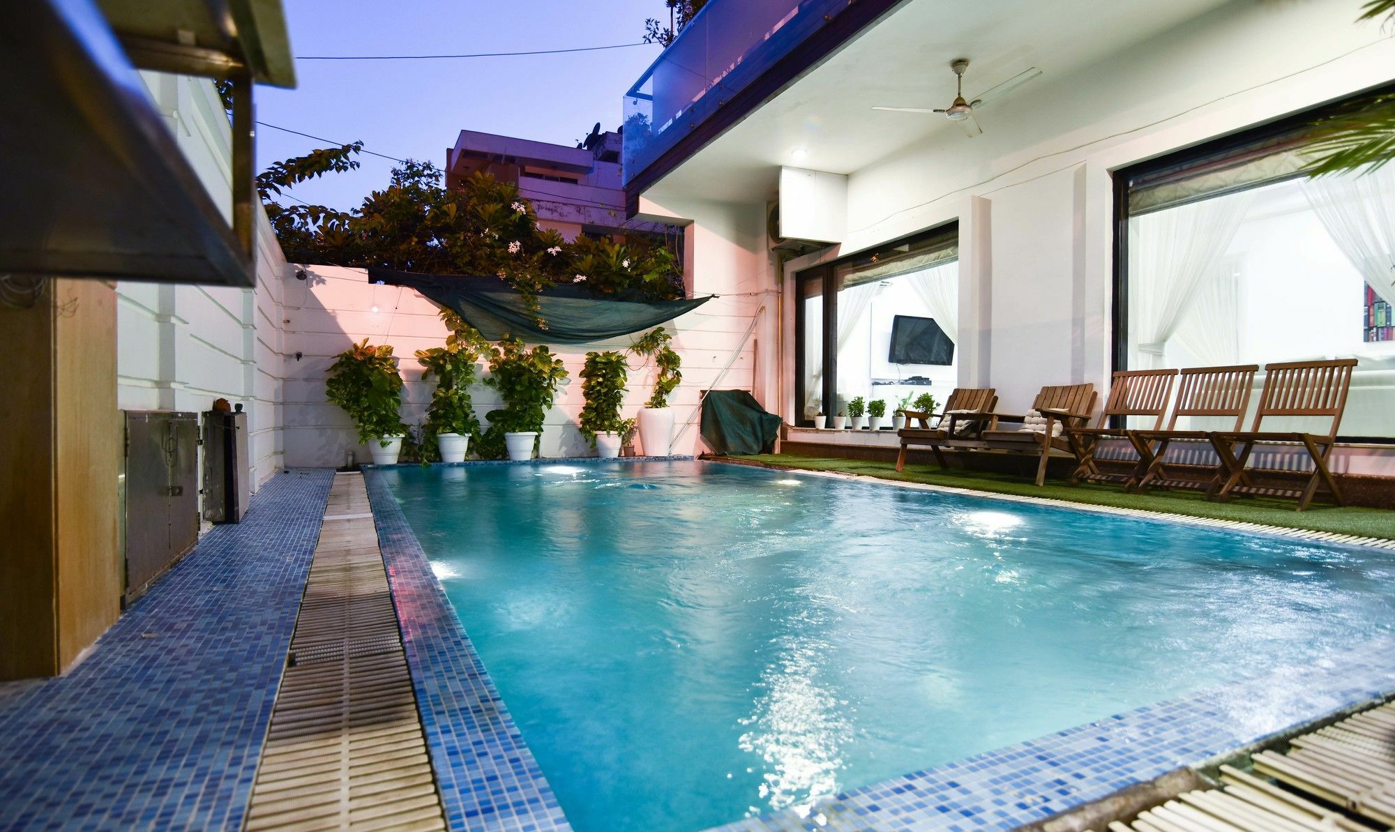 Hotel Treebo Trend The G8 Sector 39 Noida Esterno foto