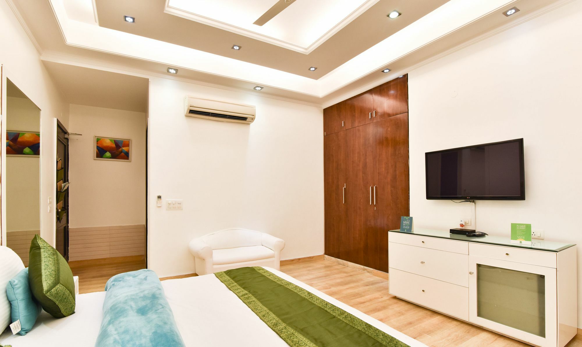 Hotel Treebo Trend The G8 Sector 39 Noida Esterno foto